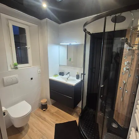 Classe 2 Etoiles, 2 Chambres, Renove, Climatise דירה אמלי-לה-באינס-פללדה